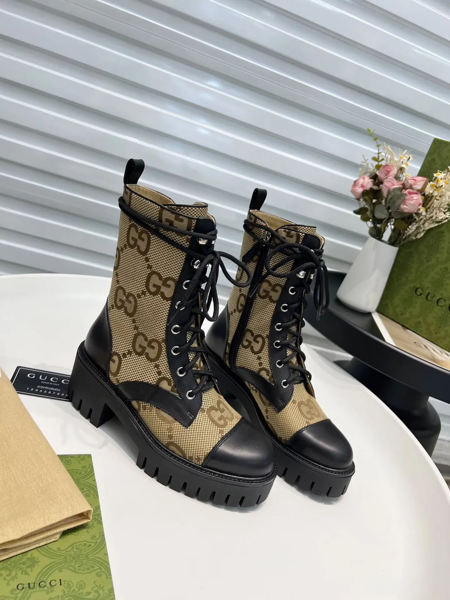 👟👟Ex-factory price 640👟👟Official website 1:1 available in glossy and matte. Autumn and winter GUCCI double G electric embroidery version lace-up 8-inch boots✅ Full oil edges, full of high-end feel [strong] The side zipper is super convenient to put on and take off, unique and unique, and the brand's distinctive style.  Fabric: cowhide➕open edge beads Inner/foot pads: high-end cowhide 🐂 TPU outsole Heel height 6cm Color: brown, black, white Number of yards: 35-41 Packing: Comes with card, cloth bag.